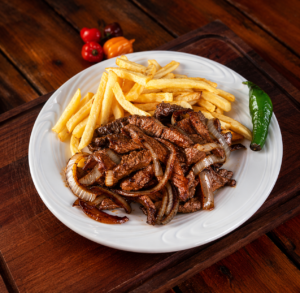 porção de file com fritas